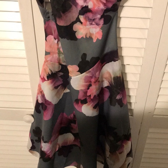 Beautiful dress! - Picture 4 of 6